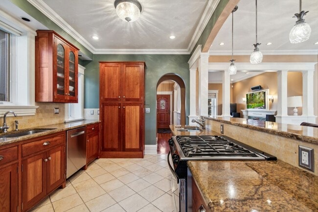 Building Photo - 935 S Pennsylvania St