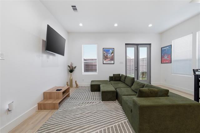 Foto del edificio - 2404 Merlin St