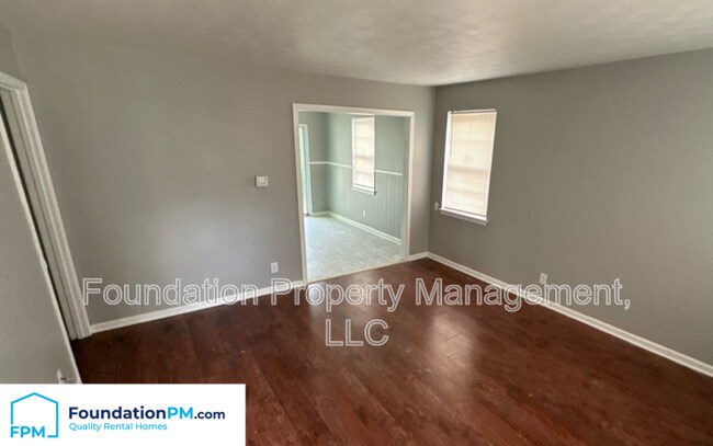 Foto del edificio - 2232 Pueblo Ave