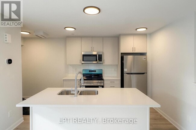 Building Photo - 401 Glenroy Gilbert Dr