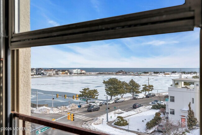 Foto del edificio - 400 Deal Lake Dr