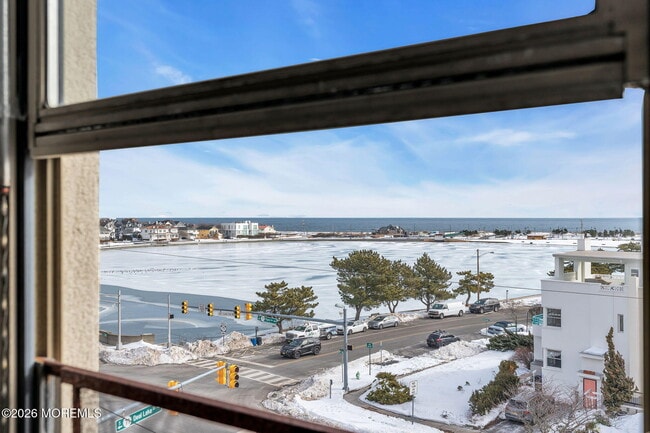 Building Photo - 400 Deal Lake Dr