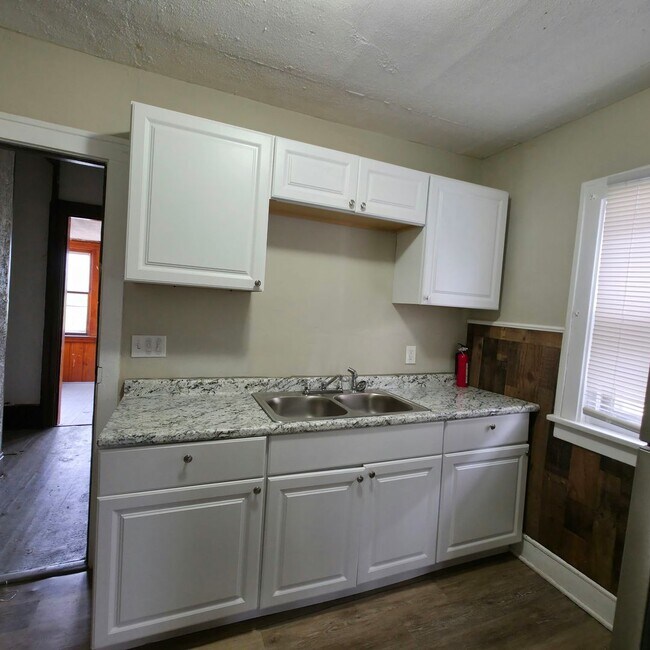 Foto del edificio - 1394 Larchmont Rd