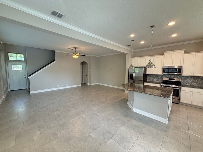 Building Photo - 3bd 2.5ba in Prime Location