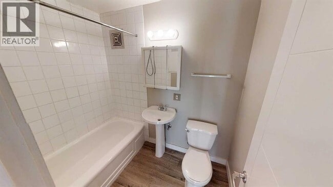 Building Photo - 9932-9105 105 Ave