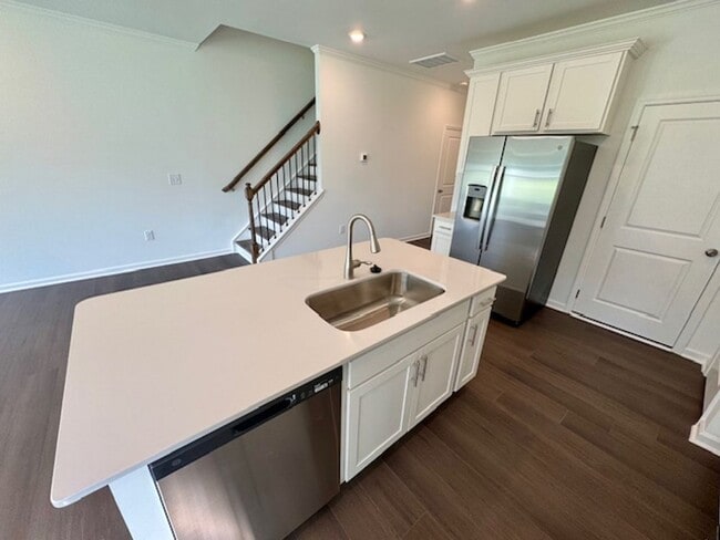 Building Photo - Brand New Townhome!