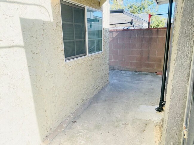 Foto del edificio - 5630 1/2 Craner Avenue