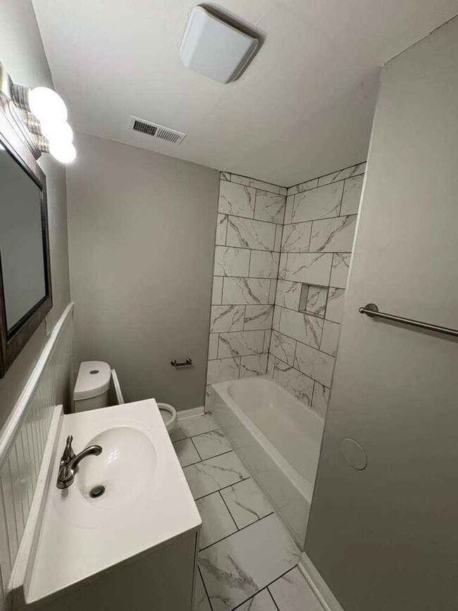 Building Photo - 3588 Vernon Ave