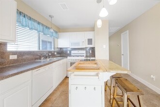 Building Photo - 18903 Atasca Oaks Dr