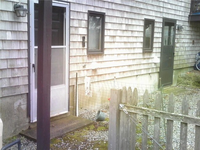 Foto del edificio - 30 W Warwick Ave