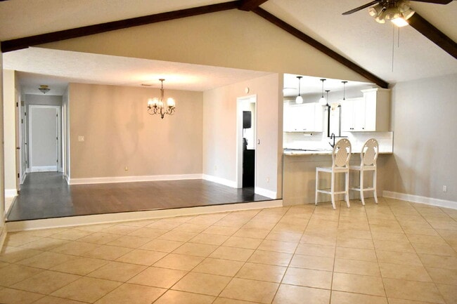 Building Photo - 130 Derby Woods Dr