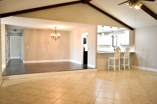 Foto del edificio - 130 Derby Woods Dr
