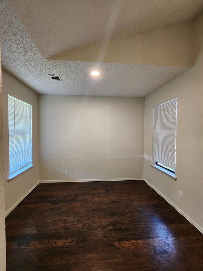 Building Photo - 2610 Garrettson Dr