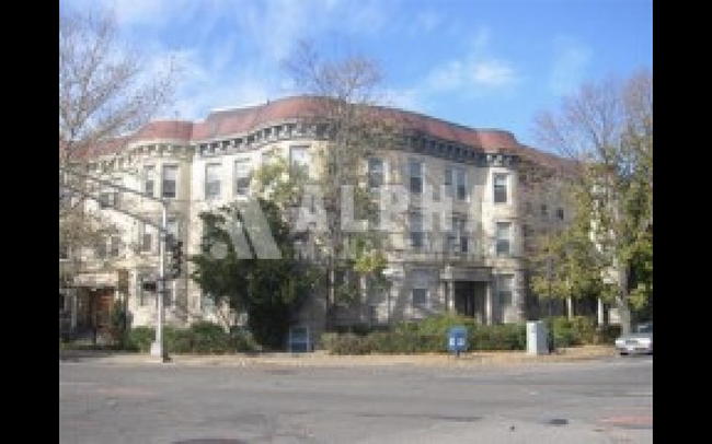 Foto del edificio - 1247 Beacon St