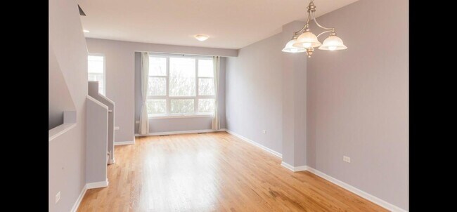Building Photo - 3224 N Kilbourn Ave