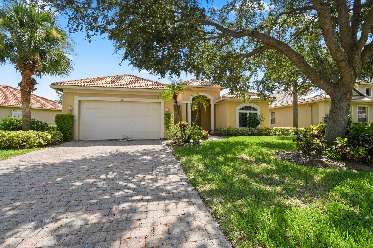 Foto principal - 411 NW Sheffield Cir