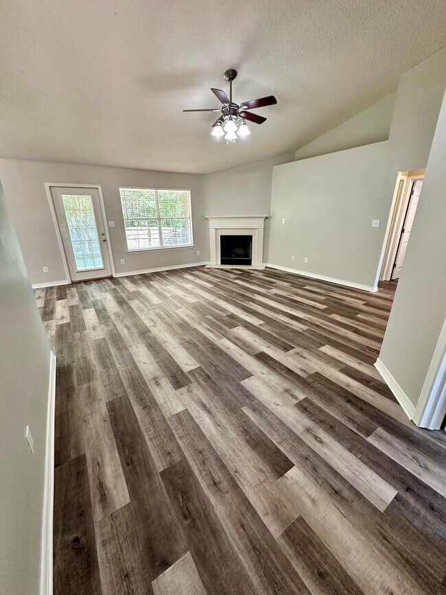 Foto del edificio - 11699 Madrone Ln