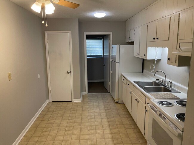 Foto del edificio - 17 Oak Dr