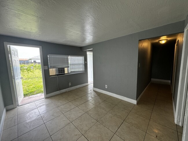 Photo - 4017 SW 24th St (West Park, FL) Apartment