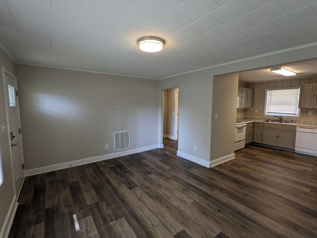 Foto del edificio - 213 E Weatherspoon St