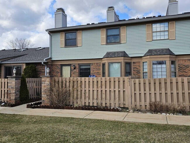 Foto del edificio - 2011 Vine Way Dr