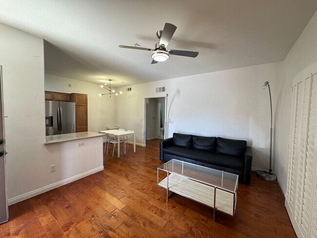 Foto del edificio - 2 bedroom Partially furnished Condo