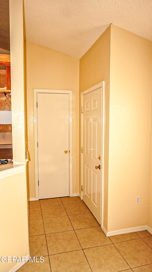 Building Photo - 3559 Oasis Dr
