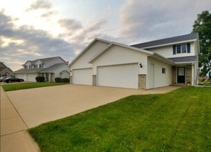 Building Photo - 2032 Autumn Ln