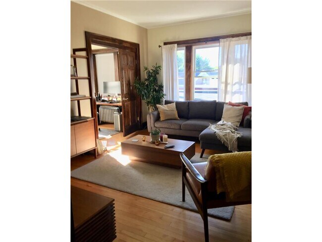 Foto del edificio - 2300 Girard Ave S