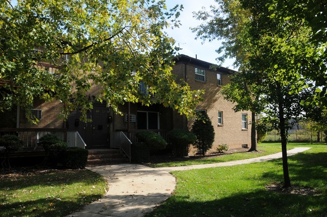 Building Photo - Florida Grove Manor