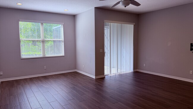 Foto del edificio - 2809 Econ Landing Blvd