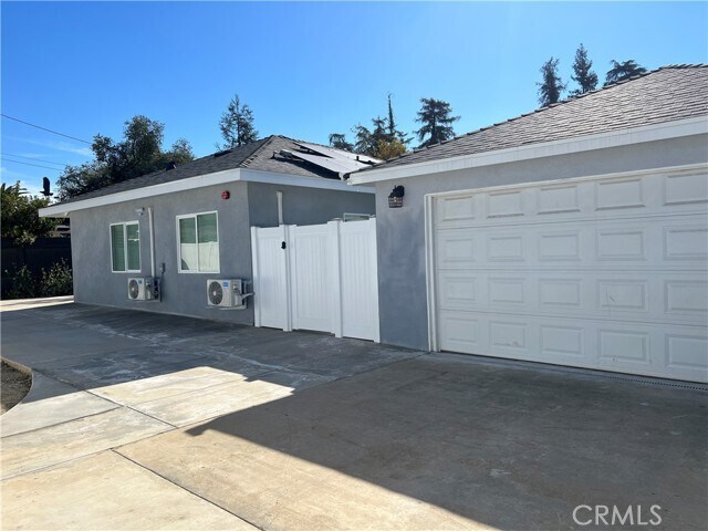 Primary Photo - 2534 Magnolia Ave