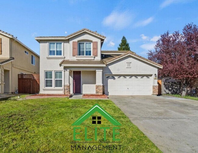Building Photo - **Spacious 4-Bedroom, 2.5-Bath Home with L...