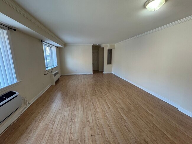 Foto del edificio - 2704 W Lunt Ave