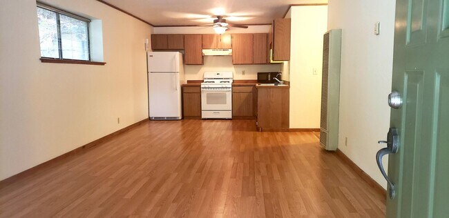 Building Photo - 1 Bedroom Unit in the Trees near HSU!