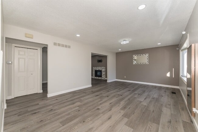 Foto del edificio - 2285 Hill House Rd