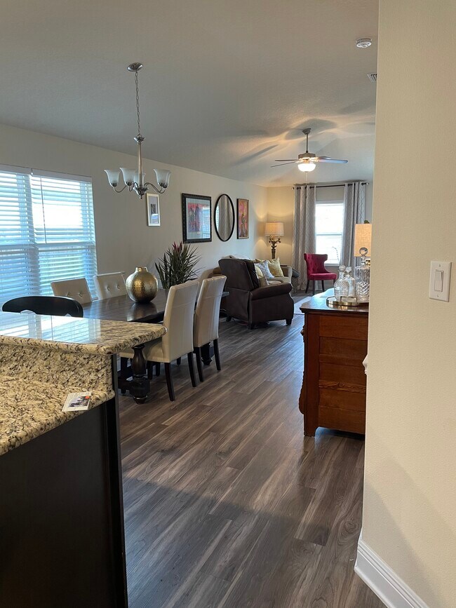 Foto del edificio - 320 Seamarge Ln