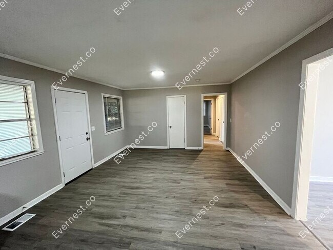 Building Photo - 647 Piermont St