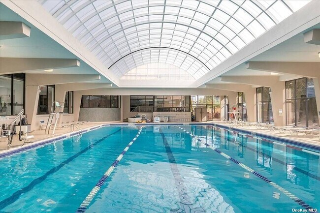 Foto del edificio - 1 Bay Club Dr