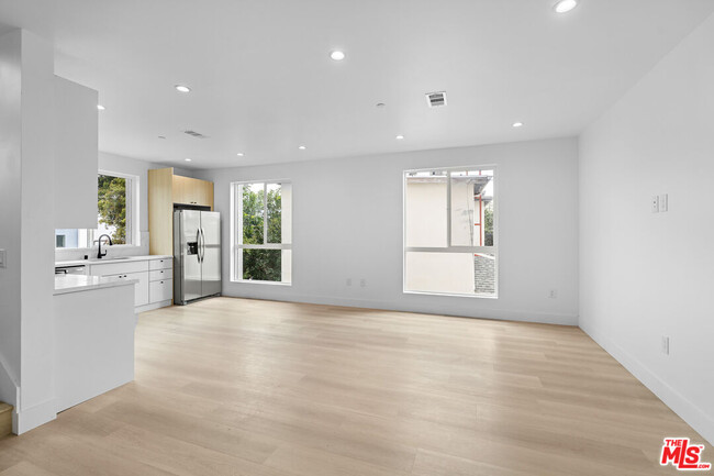 Building Photo - 10742 Hortense St
