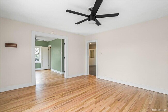 Foto del edificio - "Charming 3-Bedroom Home with 2 Full Baths in Prime Lakewood Location!"