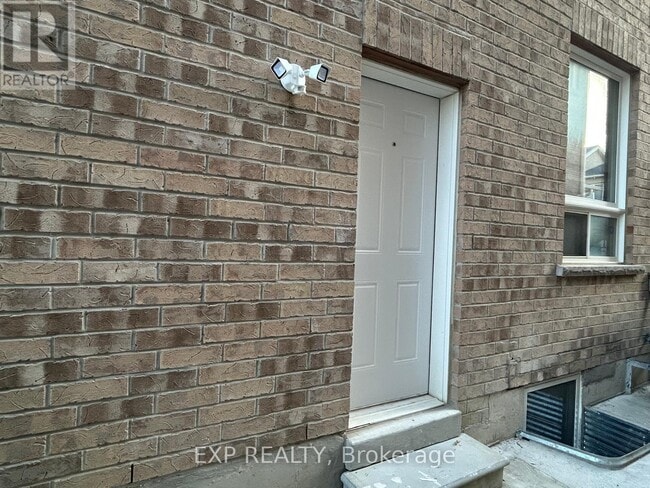 Building Photo - 10 Alicewood Grove