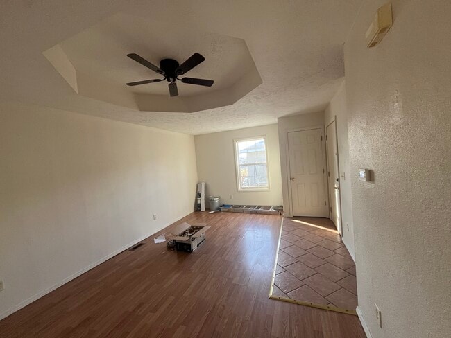 Building Photo - 935 W Poplar St