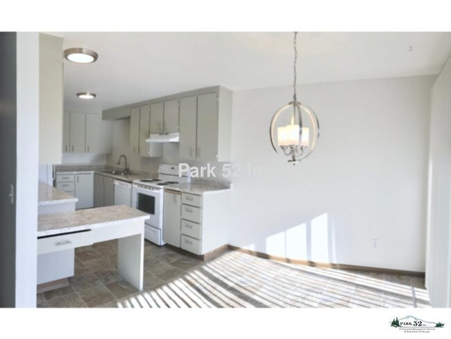 Building Photo - 1417 Rainier Dr