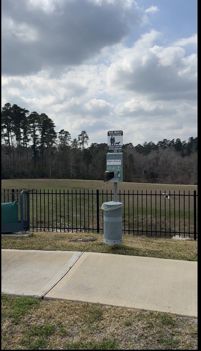 Building Photo - 2710 Hoffman Ln