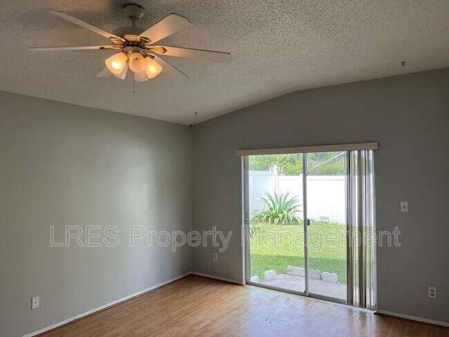 Foto del edificio - 11218 Worley Ave