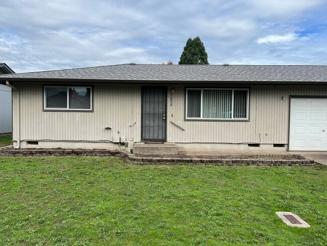 Solid 2 bedroom 1 bath duplex with garage! - Solid 2 bedroom 1 bath duplex with garage! House