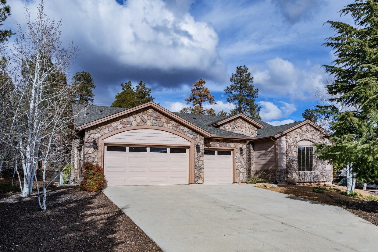 4 Bedroom, 2 Bathroom Home in Timber Ridge House Rental in Prescott