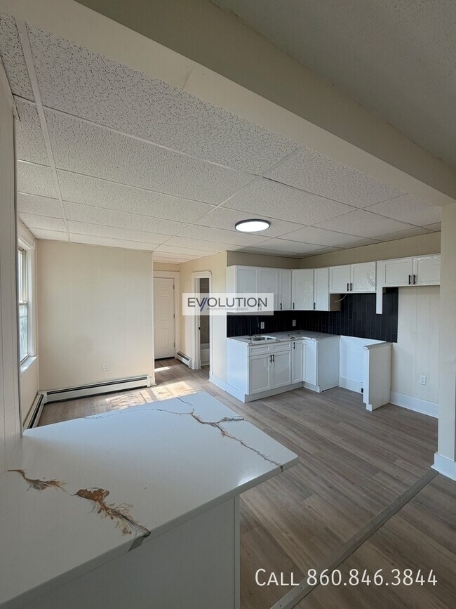 Foto del edificio - 906-908 Park St-3W
