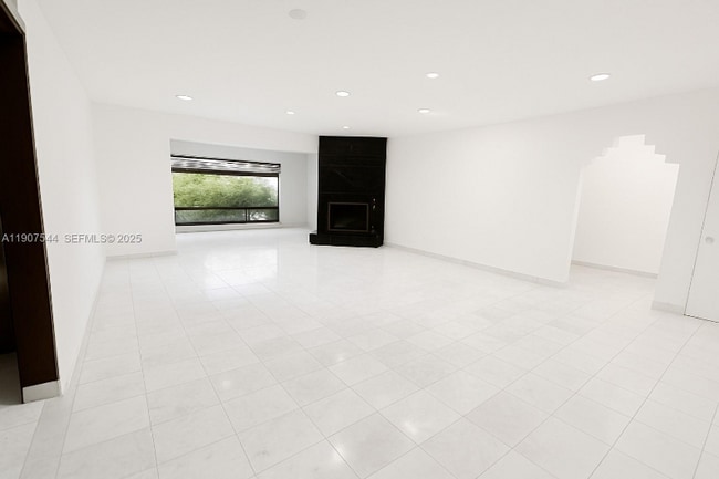 Foto del edificio - 1915 Country Club Prado